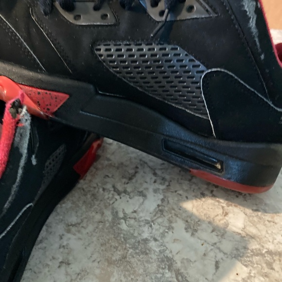 RED AND BLACK NIKES SUEDE - Picture 2 of 8